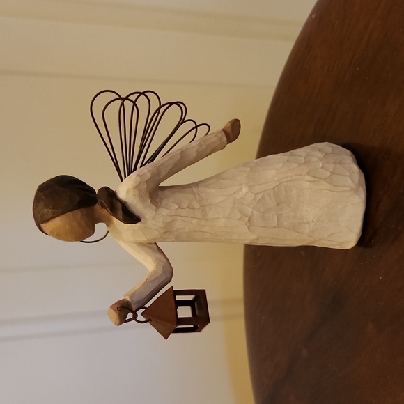 Hallmark inspirational Willow Tree Angel of Hope - Picture 2 of 5